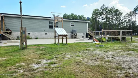 Exterior - 2094 Traders Neck Rd, Hampstead, NC 28443 photo 4 of 9