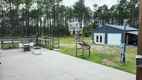 Exterior - 2094 Traders Neck Rd, Hampstead, NC 28443 photo 2 of 9