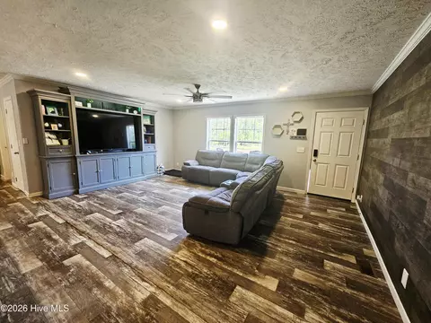Living - 2094 Traders Neck Rd, Hampstead, NC 28443 photo 2 of 4
