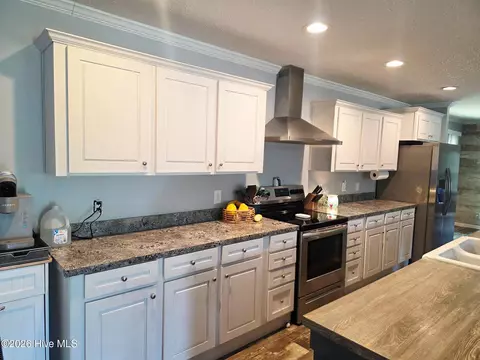 Kitchen - 2094 Traders Neck Rd, Hampstead, NC 28443 photo 1 of 3