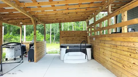 Exterior - 2094 Traders Neck Rd, Hampstead, NC 28443 photo 5 of 9
