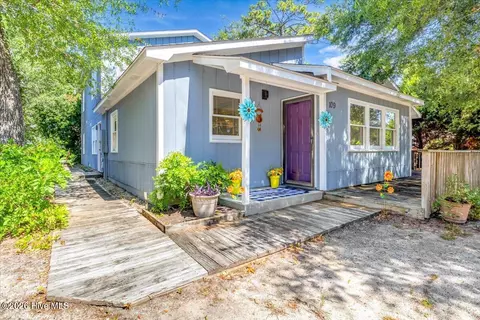 109 NE 30th St, Oak Island, NC 28465
