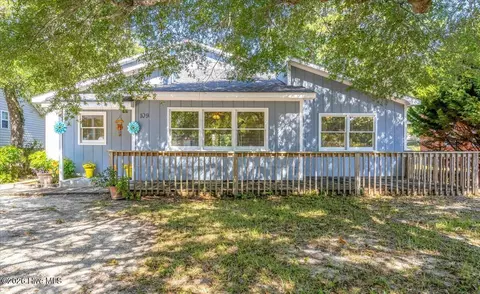 109 NE 30th St, Oak Island, NC 28465
