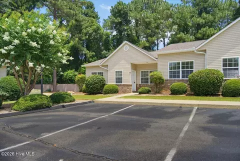 101 E Rhode Island Ave #M, Southern Pines, NC 28387