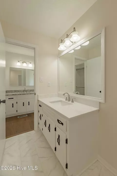 Bath - 3974 Willowood Rd, Martinez, GA 30907 photo 4 of 6