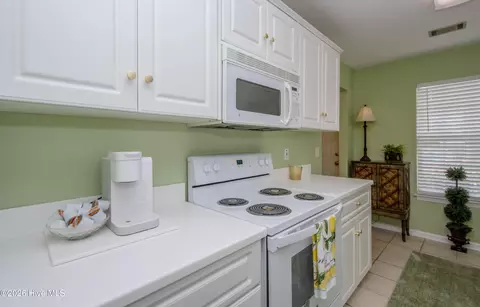 Kitchen - 10 Charlestowne Dr, Augusta, GA 30907 photo 6 of 6