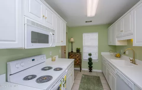 Kitchen - 10 Charlestowne Dr, Augusta, GA 30907 photo 4 of 6