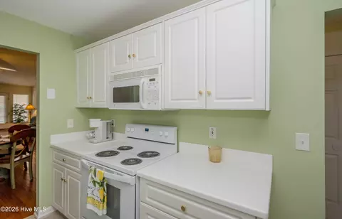 Kitchen - 10 Charlestowne Dr, Augusta, GA 30907 photo 3 of 6