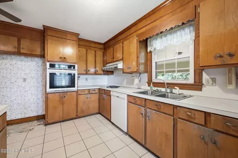 Kitchen - 841 Highway 123 S, Hookerton, NC 28538 photo 3 of 3