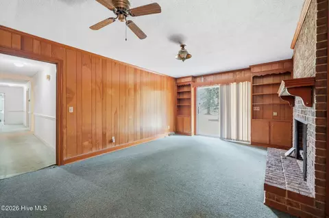 Living - 841 Highway 123 S, Hookerton, NC 28538 photo 2 of 3