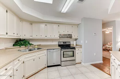 Kitchen - 553 Blue Ridge Xing, Evans, GA 30809 photo 3 of 3