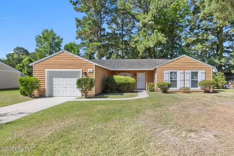 721 Shadowridge Rd, Jacksonville, NC 28546