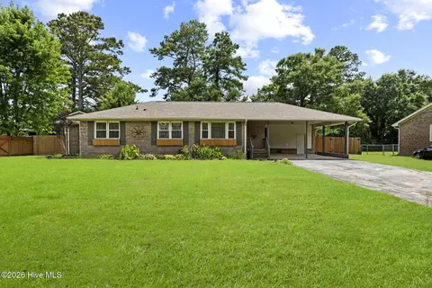 510 Thomas Dr, Jacksonville, NC 28546