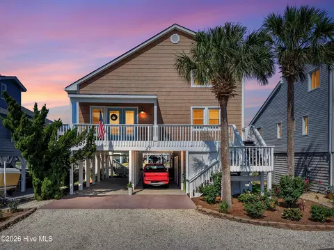 27 Richmond St, Ocean Isle Beach, NC 28469