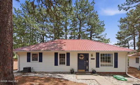 133 Villa Dr, West End, NC 27376