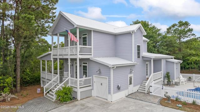 320 Governor Safford Ln, Emerald Isle, NC 28594