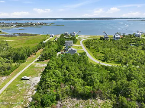 134 Westbay Cir, Harkers Island, NC 28531