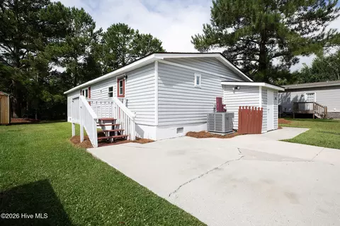 406 Ensign Ct, Hampstead, NC 28443 photo 4