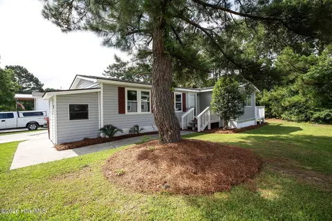 406 Ensign Ct, Hampstead, NC 28443 photo 2