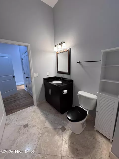 Bath - 936 Broad St #412, Augusta, GA 30901 photo 2 of 2