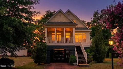 97 Woodbury Rd, Elizabethtown, NC 28337