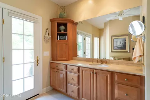 Bath - 18 Oxton Cir, Pinehurst, NC 28374 photo 6 of 10
