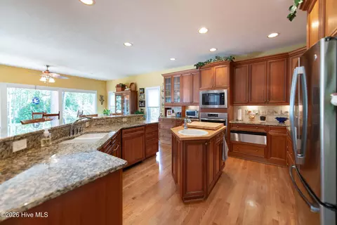 Kitchen - 18 Oxton Cir, Pinehurst, NC 28374 photo 9 of 16