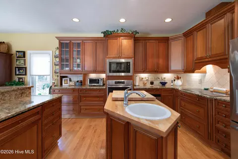 Kitchen - 18 Oxton Cir, Pinehurst, NC 28374 photo 10 of 16