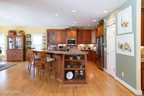 Kitchen - 18 Oxton Cir, Pinehurst, NC 28374 photo 2 of 16