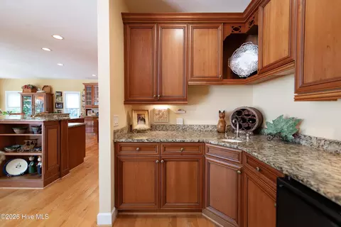 Kitchen - 18 Oxton Cir, Pinehurst, NC 28374 photo 6 of 16