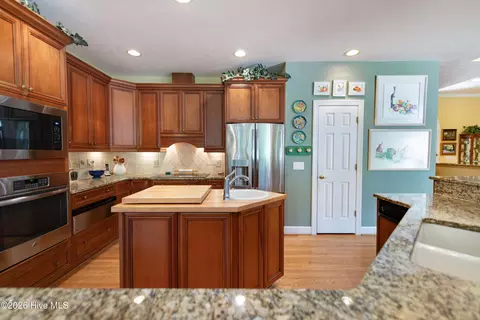 Kitchen - 18 Oxton Cir, Pinehurst, NC 28374 photo 13 of 16