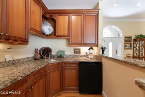 Kitchen - 18 Oxton Cir, Pinehurst, NC 28374 photo 4 of 16