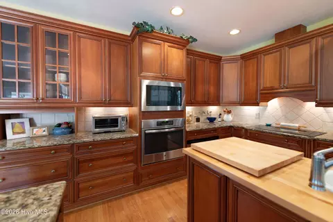 Kitchen - 18 Oxton Cir, Pinehurst, NC 28374 photo 12 of 16