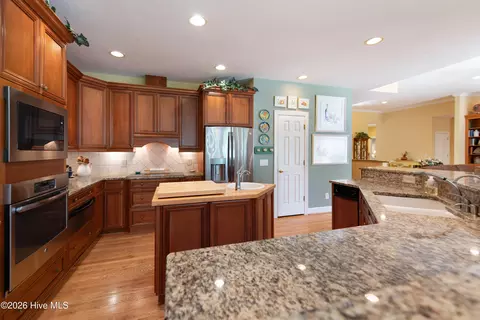Kitchen - 18 Oxton Cir, Pinehurst, NC 28374 photo 14 of 16
