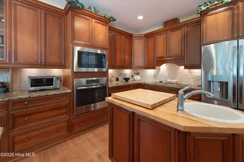 Kitchen - 18 Oxton Cir, Pinehurst, NC 28374 photo 11 of 16