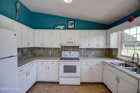 Kitchen - 682 Cherry Rd, Washington, NC 27889 photo 2 of 5