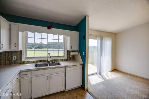 Kitchen - 682 Cherry Rd, Washington, NC 27889 photo 5 of 5