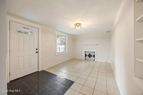 Living - 930 Beman St, Augusta, GA 30904 photo 1 of 2