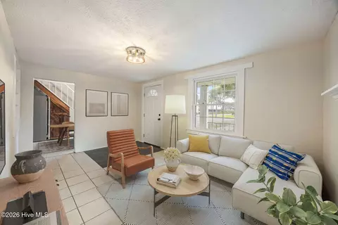 Living - 930 Beman St, Augusta, GA 30904 photo 2 of 2
