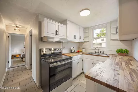 Kitchen - 930 Beman St, Augusta, GA 30904 photo 3 of 4