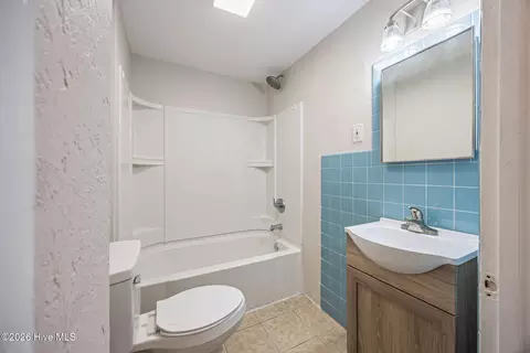 Bath - 930 Beman St, Augusta, GA 30904 photo 2 of 2