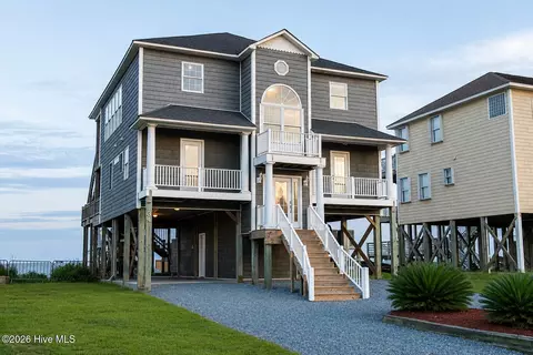 34 Porpoise Pl, North Topsail Beach, NC 28460