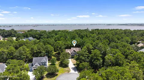 107 Dolphin View Ct, Sneads Ferry, NC 28460