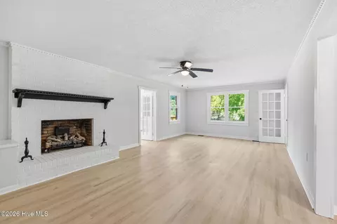 Living - 581 Post Rd, Bath, NC 27808 photo 6 of 9