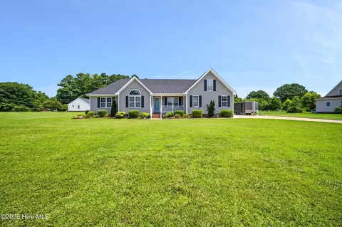 102 Country Meadows Dr, South Mills, NC 27976