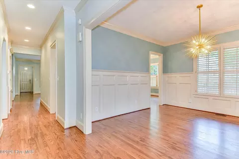 Entry Way - 301 N Sandhills Ln, Evans, GA 30809 photo 3 of 5