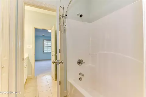 Bath - 301 N Sandhills Ln, Evans, GA 30809 photo 6 of 7