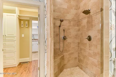 Bath - 301 N Sandhills Ln, Evans, GA 30809 photo 3 of 7