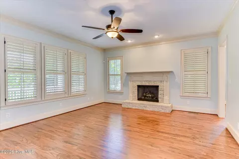 Living - 301 N Sandhills Ln, Evans, GA 30809 photo 2 of 5