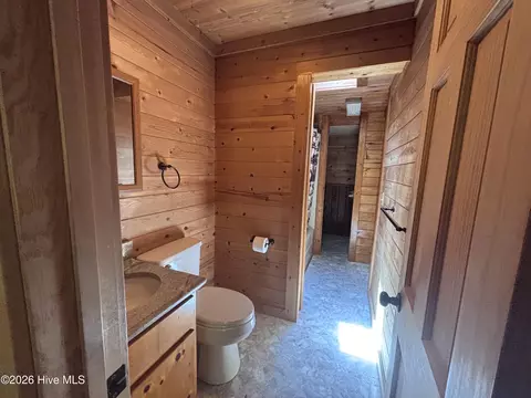 Bath - 133 Tj Ln, Murphy, NC 28906 photo 1 of 2